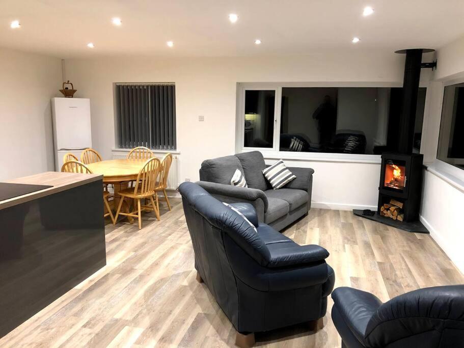 Coastal Bungalow, Sleeps 5 And Ideal For Walkers Amlwch ภายนอก รูปภาพ
