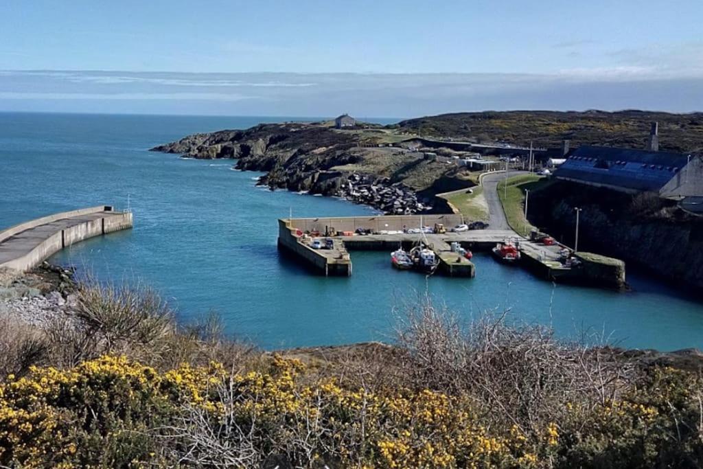 Coastal Bungalow, Sleeps 5 And Ideal For Walkers Amlwch ภายนอก รูปภาพ