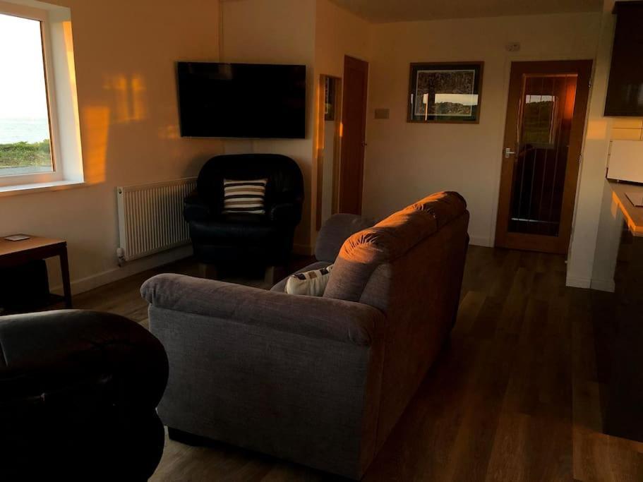 Coastal Bungalow, Sleeps 5 And Ideal For Walkers Amlwch ภายนอก รูปภาพ